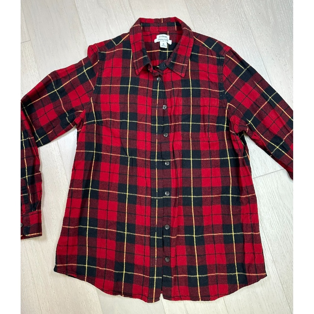 LL Bean Flannel Slightly Fitted Red Scotch Plaid Cabincore Cozy Outdoor Layer M